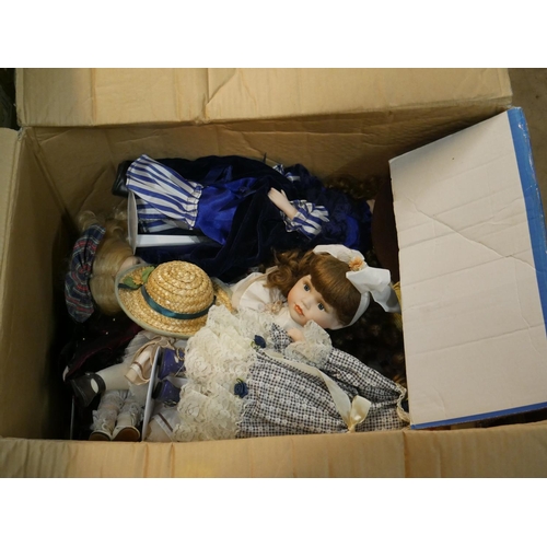 901 - BOX OF DOLLS