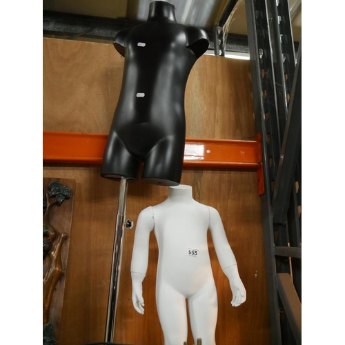 955 - 2 CHILD MANEQUINS