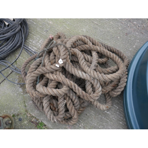 29 - LARGE ROPE