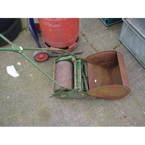 45 - VINTAGE LAWNMOWER