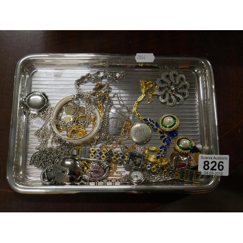 826 - TRAY OF JEWELLERY