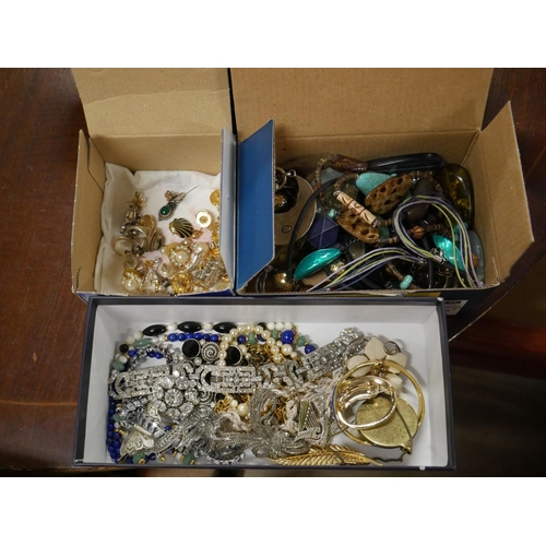 843 - 3 BOXES OF JEWELLERY