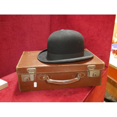 888 - BOWLER HAT & CASE