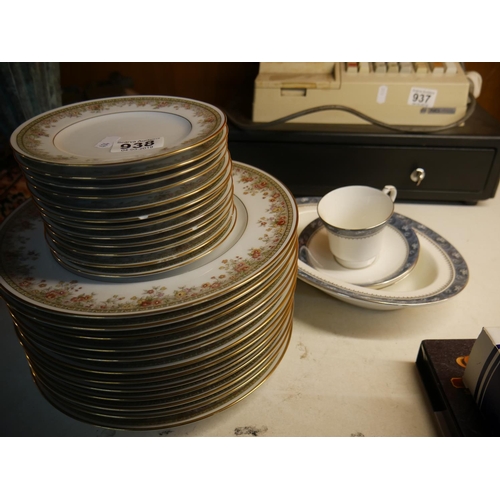 938 - LOT OF DINNERWARE