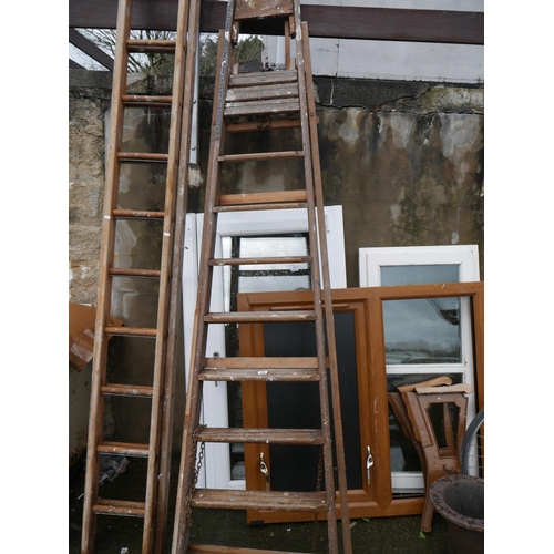 90 - LARGE STEP LADDER