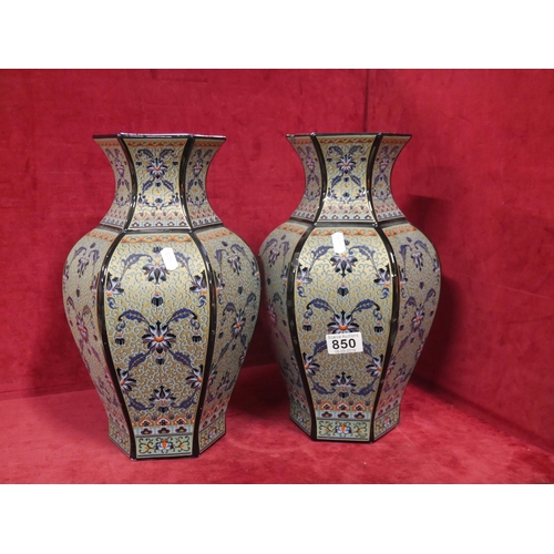 850 - PAIR OF ORIENTAL VASES