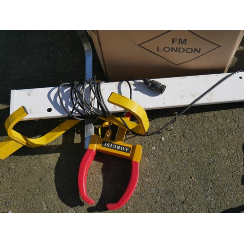 56 - 2 WHEEL CLAMPS & LIGHTING BOARD