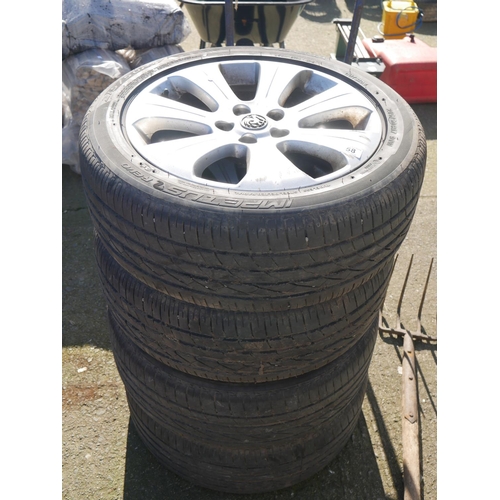 58 - 4 ALLOY WHEELS