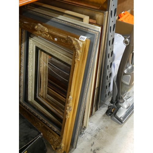 895 - LOT OF PICTURE FRAMES