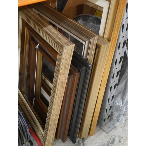 928 - LOT OF PICTURE FRAMES