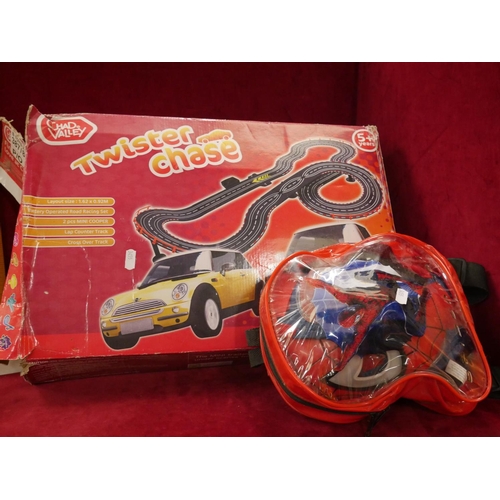 973 - RACING SET & SPIDER MAN SUIT