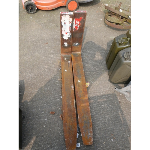 86 - PAIR OF PALLET FORKS