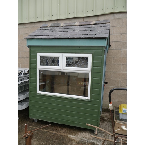 28 - GARDEN SHED ON WHEELS