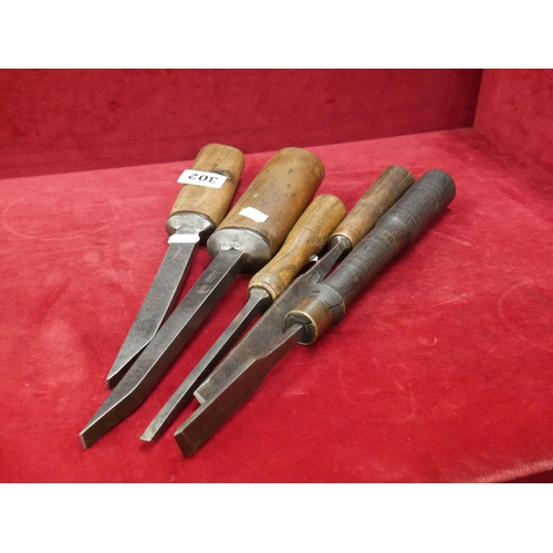 302 - LOT OF WOOD CHISELS