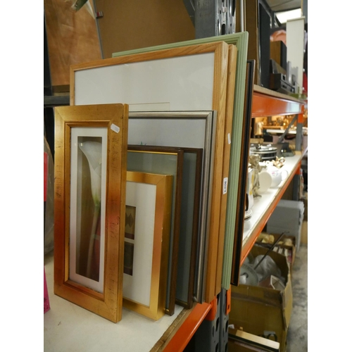 1007 - LOT OF PICTURE FRAMES