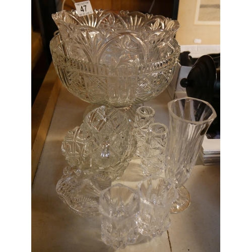 47 - LOT OF MIXED GLASSWARE