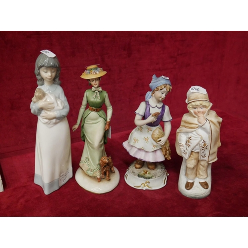 552 - 4 FIGURINES