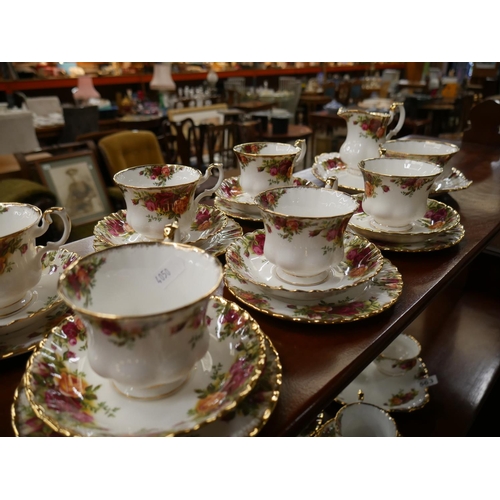 562 - OLD COUNTRY ROSE HALF TEA SET