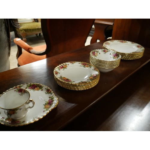 564 - 6 OLD COUNTRY ROSE DINNER PLATES, SALAD PLATES, SOUP BOWLS & TV CUP & SAUCER