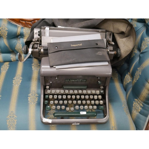 585 - TYPEWRITER