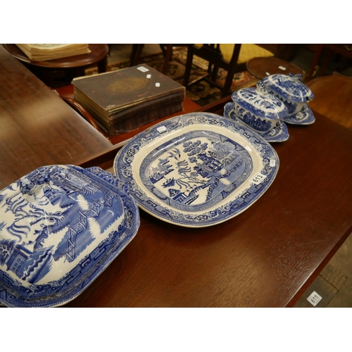 613 - LOT OF BLUE & WHITE POTTERY