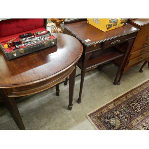 622 - 2 OCCASIONAL TABLES