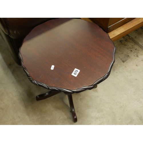 670 - OCCASIONAL TABLE