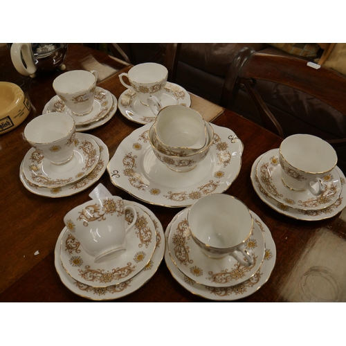 677 - DUCHESS HALF TEA SET