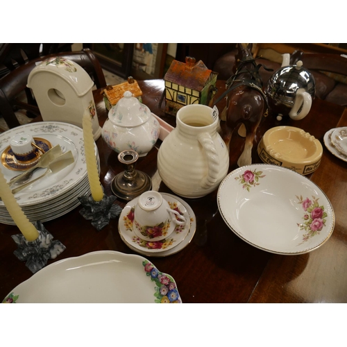 678 - PART TABLE LOT