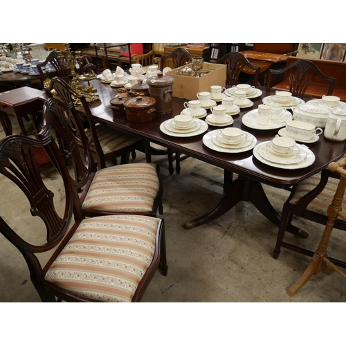 680 - MAHOGANY TABLE & 8 CHAIRS