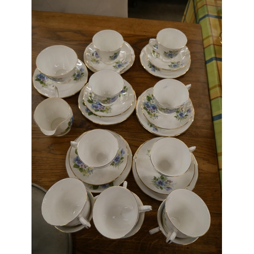 697 - ROYAL VALE TEA SET