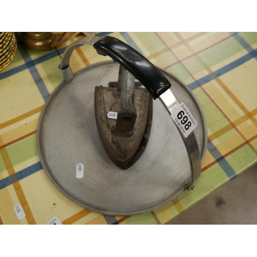 698 - GRIDDLE PAN & IRON