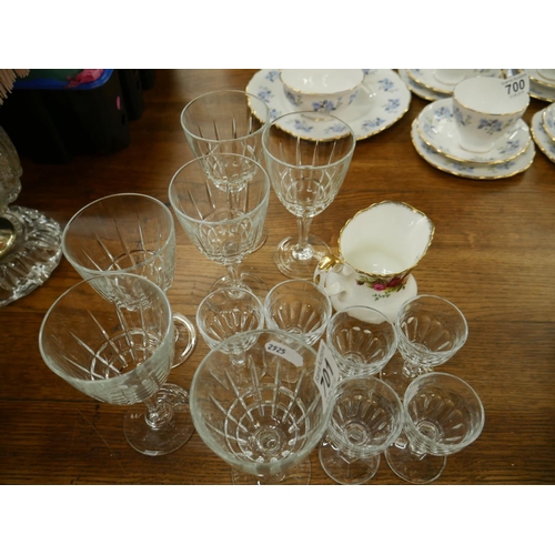 701 - MIXED CRYSTAL GLASSES & OLD COUNTRY ROSE JUG