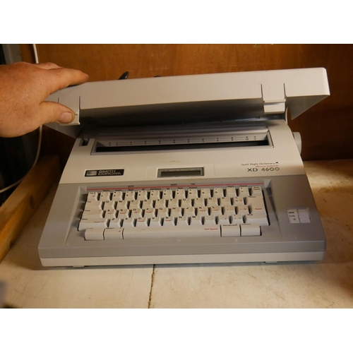 140 - ELECTRIC TYPEWRITER