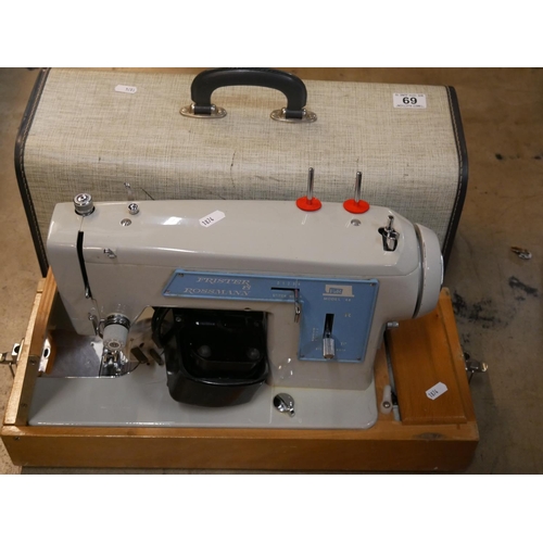 69 - SEWING MACHINE