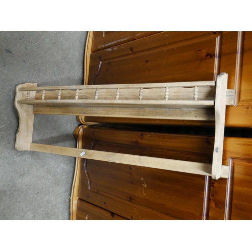 846 - PINE PLATE RACK