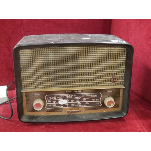 215 - VINTAGE RADIO