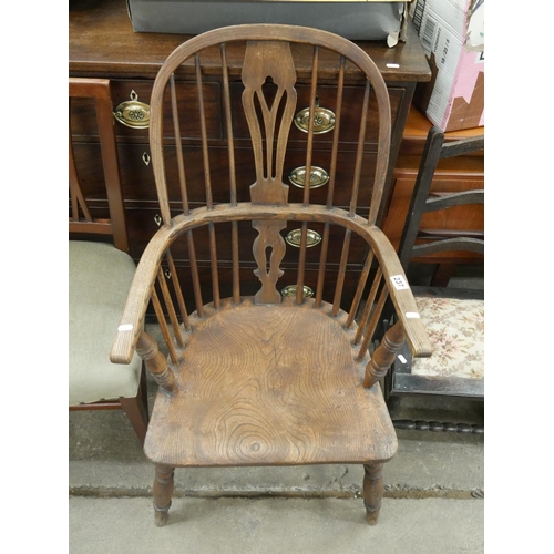 237 - WINDSOR CHAIR