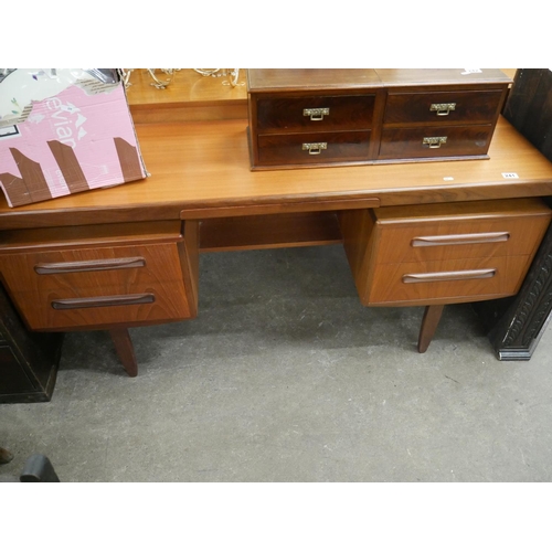 241 - G-PLAN DESK