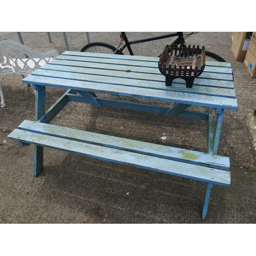 61 - PICNIC BENCH