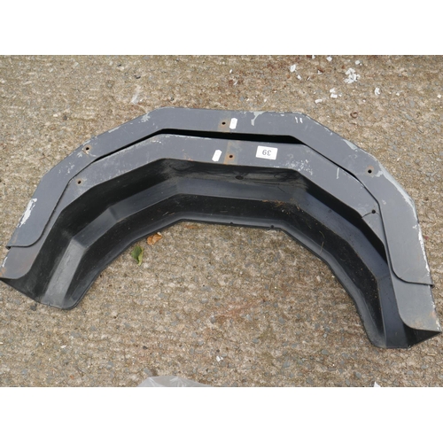 39 - 2 MUDGUARDS