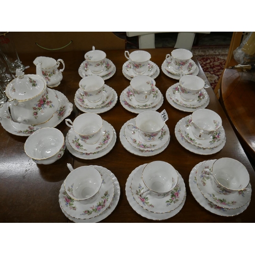 768 - LARGE LOT OF ROYAL ALBERT MOSS ROSE INCLUDING TEA POT