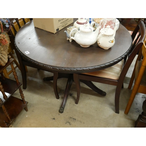 806 - CIRCULAR DINING TABLE