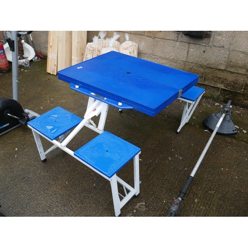 64 - FOLDING TABLE