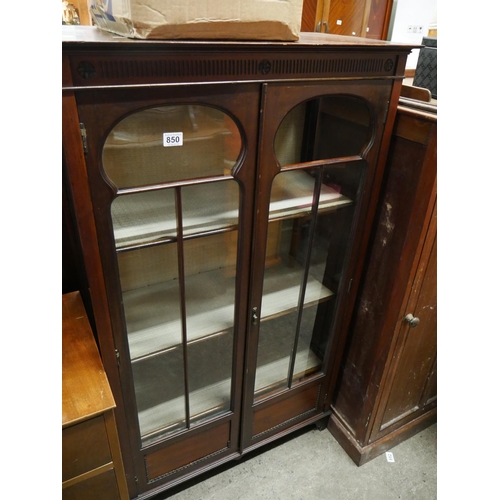 850 - DISPLAY CABINET