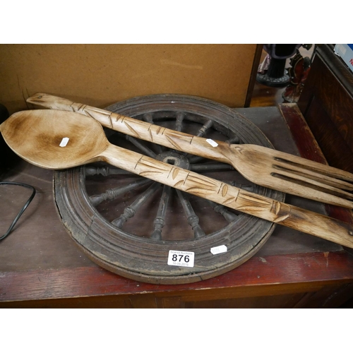 876 - WHEEL PLUS LARGE FORK & SPOON