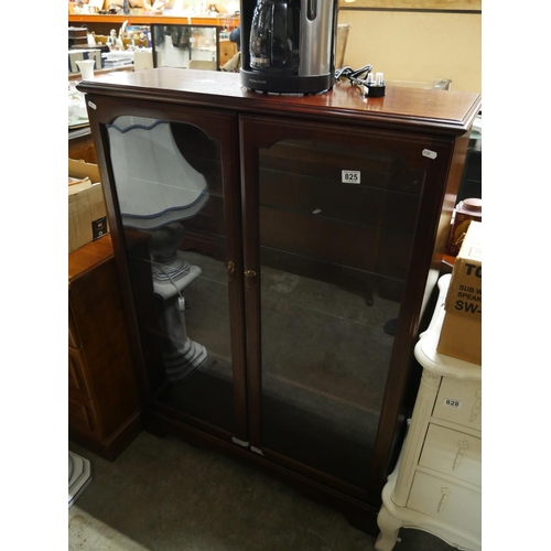 825 - DISPLAY CABINET