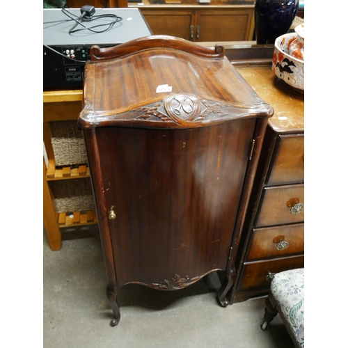 853 - MAHOGANY CABINET