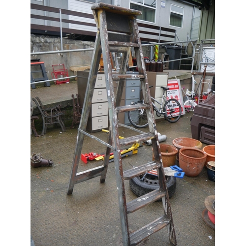 86 - WOODEN STEP LADDER