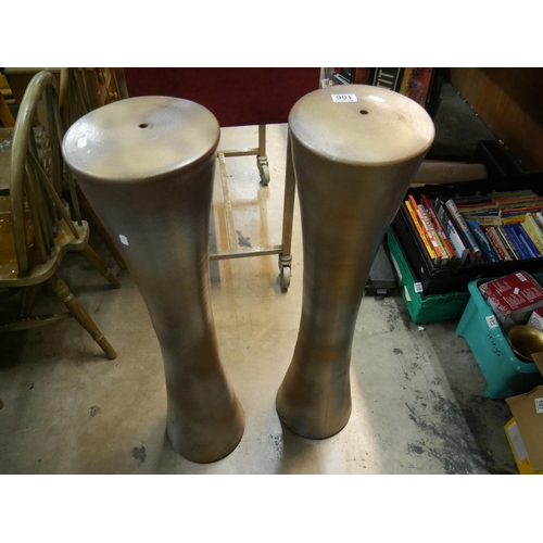 106 - 2 CERAMIC STANDS